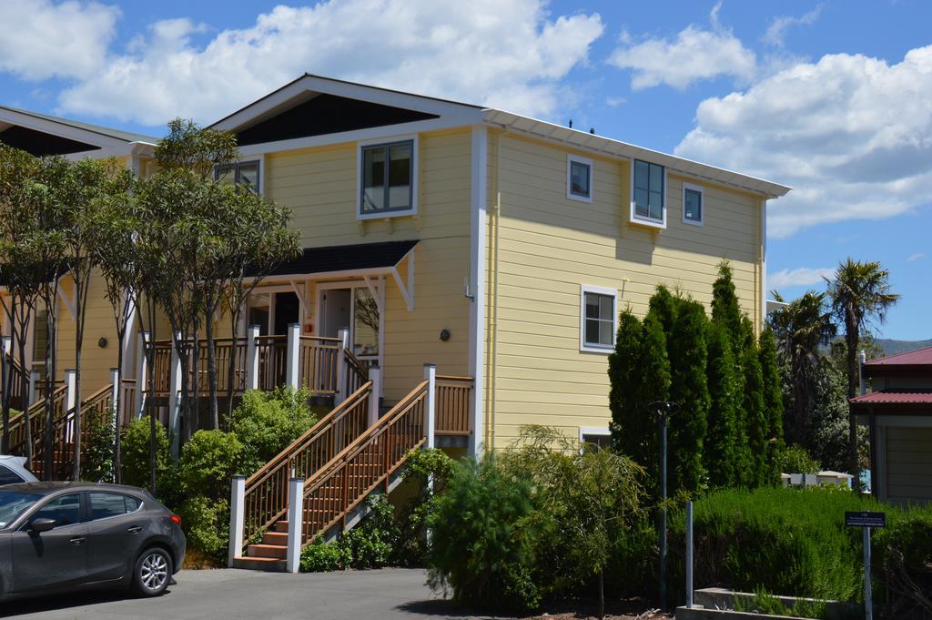 Bruce Waterfront Apartments Akaroa Buitenkant foto