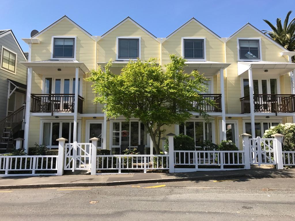 Bruce Waterfront Apartments Akaroa Buitenkant foto