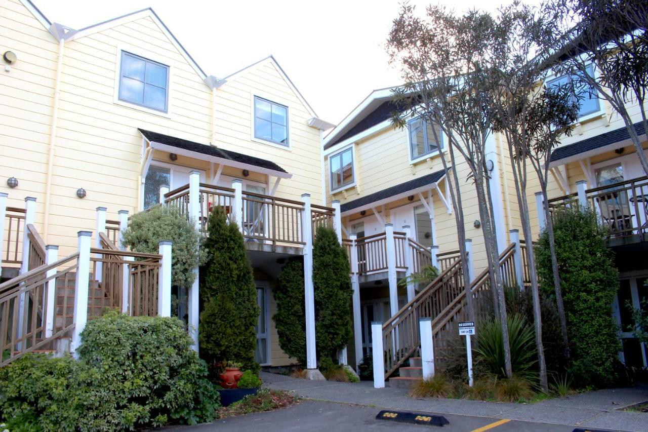 Bruce Waterfront Apartments Akaroa Buitenkant foto